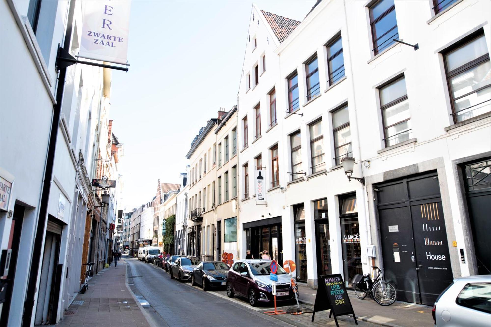 The Old Town Lodge In The Heart Of Antwerpen Bagian luar foto